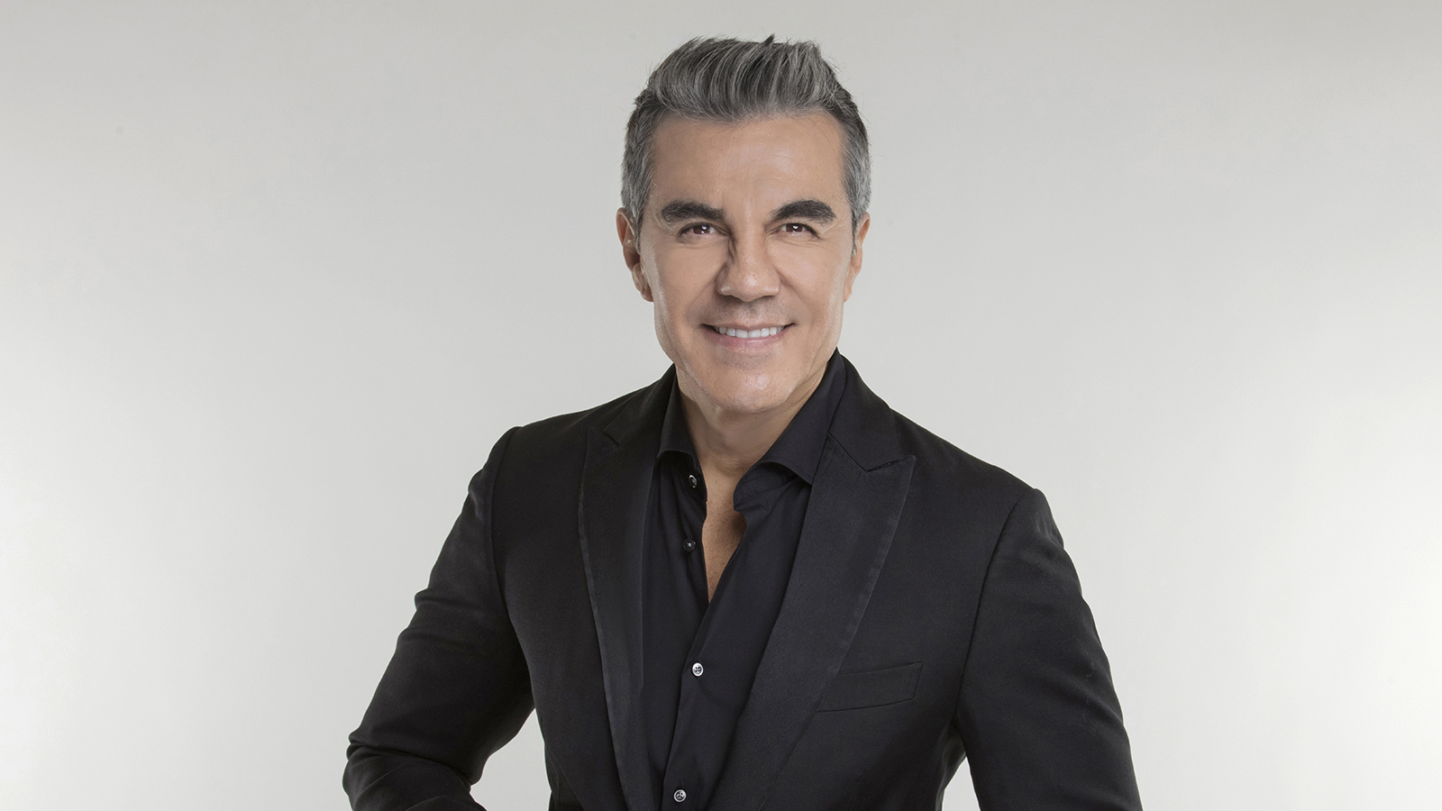 Adrián Uribe